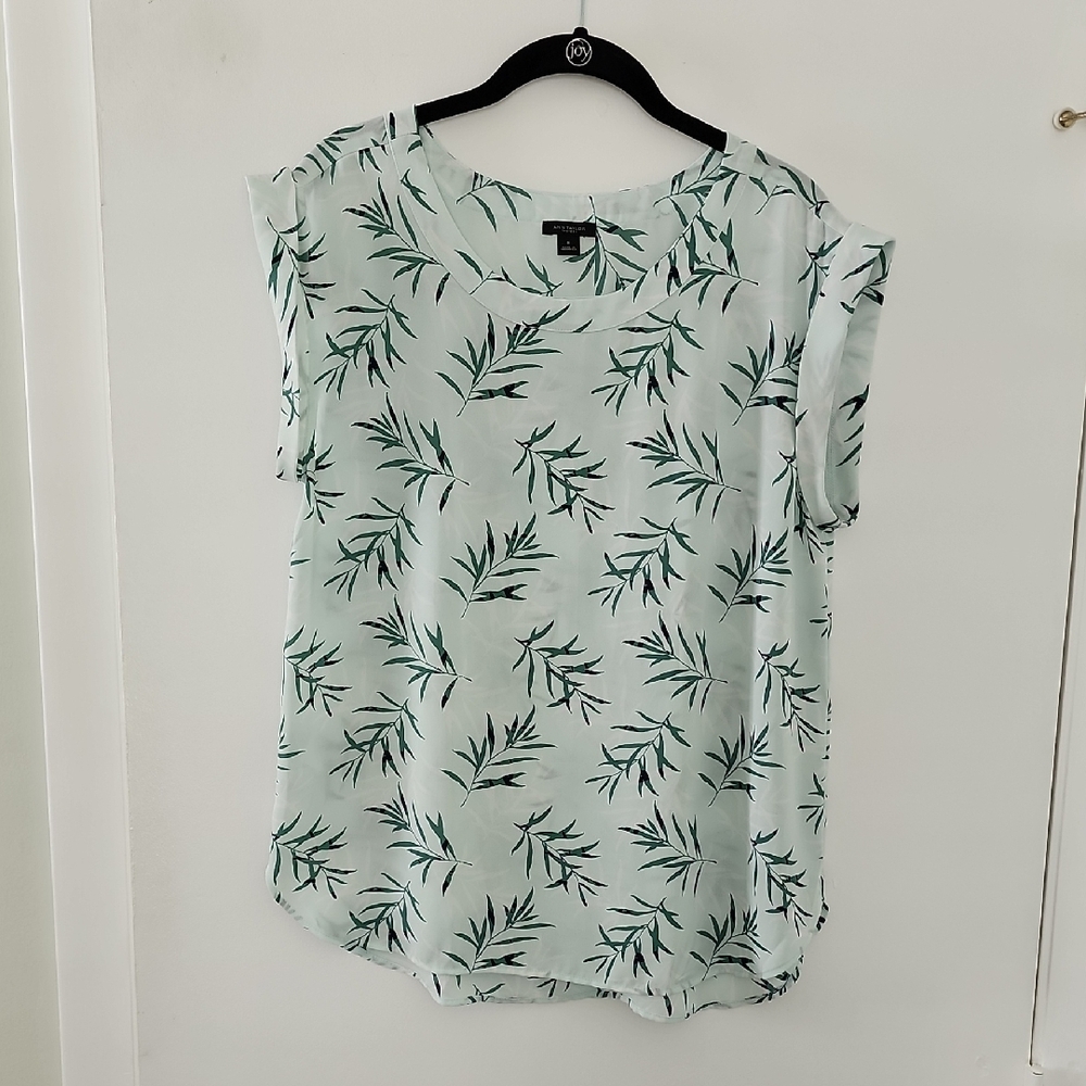 Ann Taylor Bamboo Pattern Capped Sleeve Top